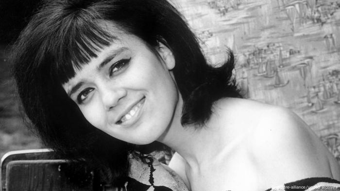 BARBARA (Geboren am 9. Juni 1930 in Paris als Monique Andrée Serf, Starb am 25. November 1997 in Neuilly-sur-Seine), französische Chanson-Sängerin und Komponistin. Barbara (1930 - 1997), French Chanson singer and composer. Photo: Barbara (in 1960s)s)