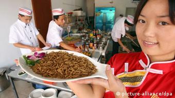 Στην Κίνα τα σκουλήκια είναι νοστιμιά