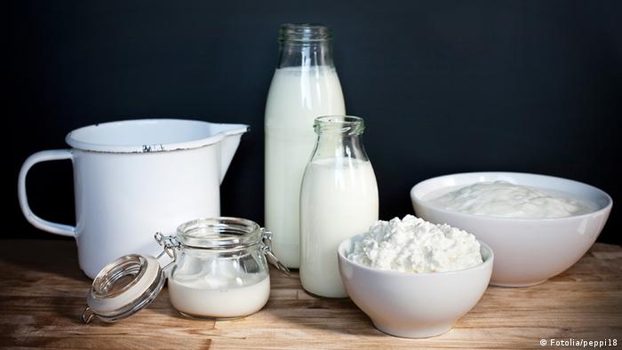 Mlijeko u bocama i mliječni proizvodi u posudama