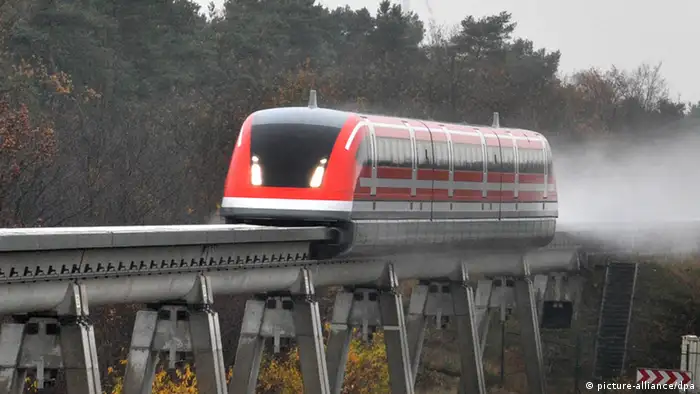 Germany's magnetic-levitation test train (picture-alliance/dpa)