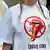 Anti-Zensur-Symbol auf T-Shirts junger Aktivistinnen (Foto: Sergei Supinsky/AFP/Getty Images