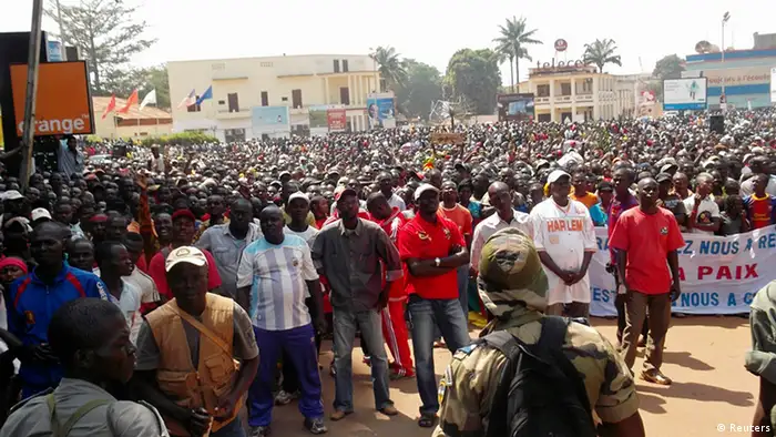 Des manifestants demandent de l'aide pour le pouvoir centrafricain face aux rebelles