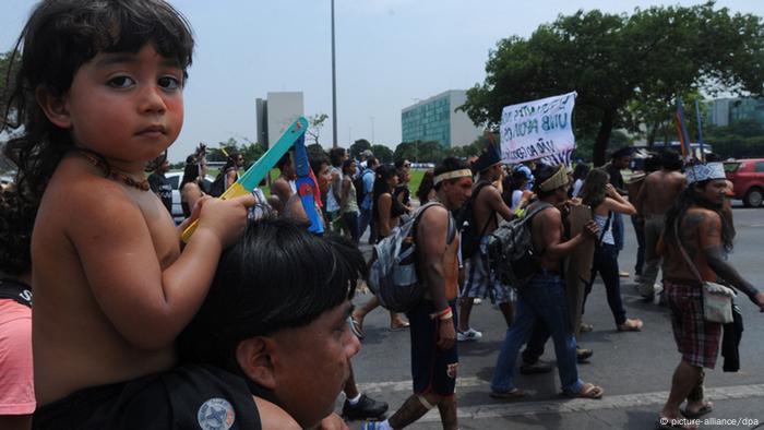 Guarani-Kaiowás narram violência armada em disputa por território ancestral