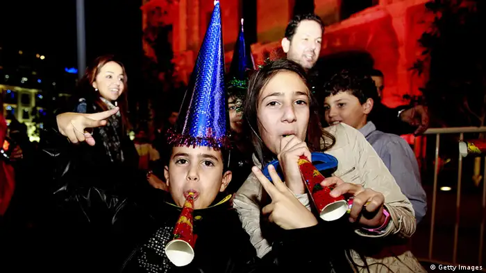 Les enfants fêtent la Saint Silvestre à Beyrouth, au Liban