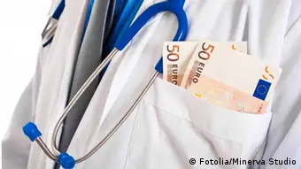 A portrait of a doctor with patient's money in his pocket (Fotolia: #44263873); © Fotolia/Minerva Studio