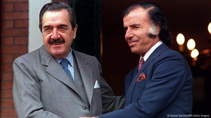 Argentinien Präsident Raul Alfonsin Carlos Menem (Daniel Garcia/AFP/Getty Images)