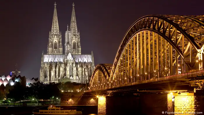 Kölner Dom und Hohenzollernbrücke bei Nacht, Foto: Foustontene - Fotolia.com
#16998260
