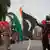 Indien Pakistan Grenze Grenzübergang Wagah Punjab Fahnenzeremonie