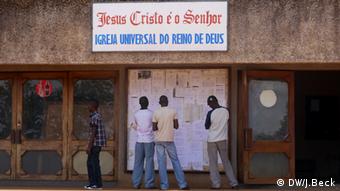 IURD em Tete, Moçambique. A igreja tem muitos fiéis, principalmente em lugares onde há mais pobreza