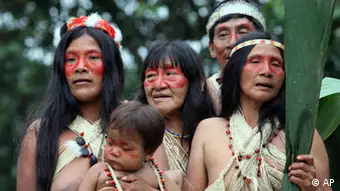 Las comunidades indígenas, como los Waorani, tienen derecho a gestionar medios de comunicación propios y a transmitir en sus idiomas nativos. (Foto: AP)