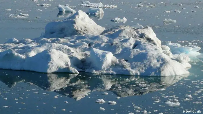 Schmelzendes Eis in der Arktis (Foto: Irene Quaile/DW)