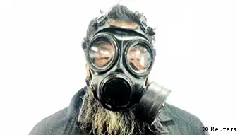 Ai Weiwei mit Maske (Protest Luftverschmutzung). Bild geliefert von DW/Shenjun Liu: Meine Kollegin Su Yutong hat Copyright dafür und ist einverstanden, dass wir es benutzen dürfen!