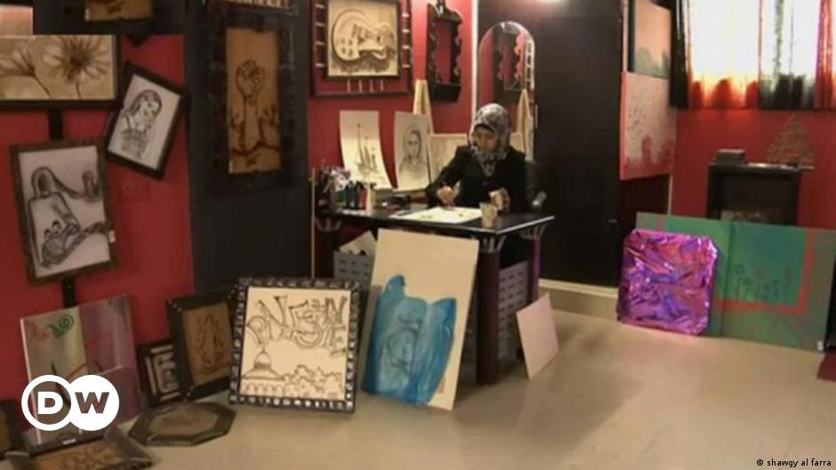 فنانةٌ من غزة تحترفُ الرسمَ بالقهوة  DW عربية  رؤية أخرى للأحداث 