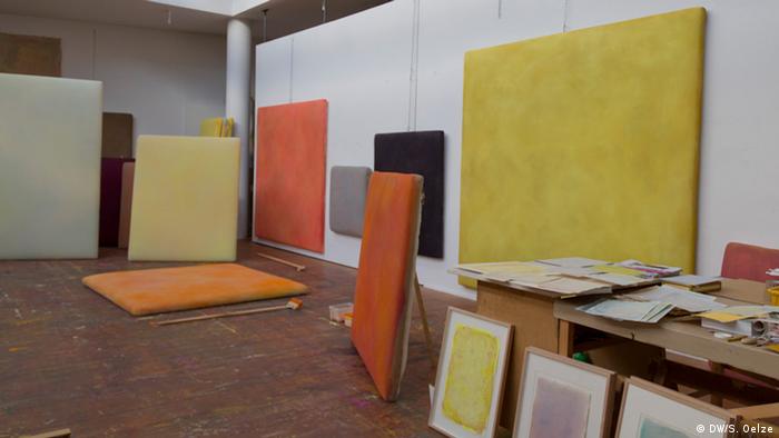 Das Atelier von Gotthard Graubner mit seinen berühmten Farbkissen-Malereien (Foto: DW/S. Oelze)