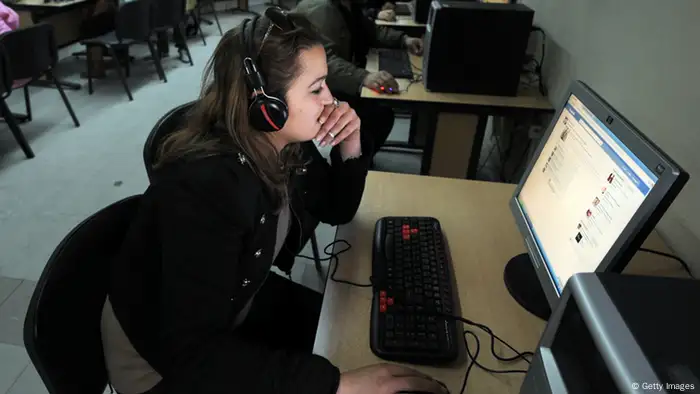 Woman in front of a computer