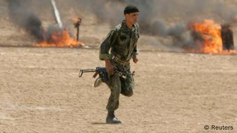 Mitglied eines algerischen Spezialkommandos (Foto: Reuters)