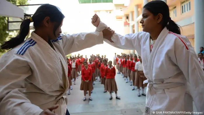 En Inde, les femmes prennent des cours d'auto-défense