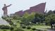 ARCHIV - A file picture dated 01 June 2006 shows a huge statue of late North Korean leader Kim Il Sung towering over visitors in central Pyongyang, North Korea. Photo: ADRIAN BRADSHAW EPA (zu dpa "Nordkoreas Machthaber will starke Wirtschaft aufbauen" vom 01.01.2013) +++(c) dpa - Bildfunk+++ ARCHIV - A file picture dated 01 June 2006 shows a huge statue of late North Korean leader Kim Il Sung towering over visitors in central Pyongyang, North Korea. Photo: ADRIAN BRADSHAW EPA (zu dpa "Nordkoreas Machthaber will starke Wirtschaft aufbauen" vom 01.01.2013) +++(c) dpa - Bildfunk+++