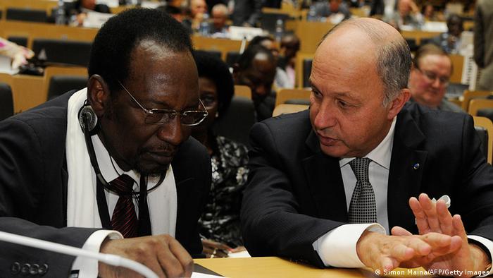 Dioncounda Traoré en compagnie du chef de la diplomatie française Laurent Fabius, à Addis Abeba le 29 janvier