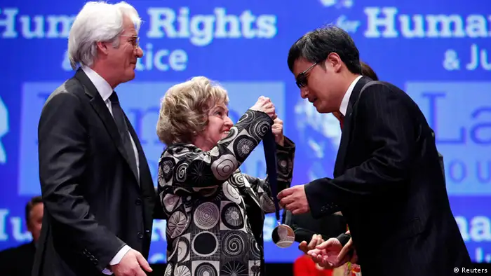 Chinese dissident Chen Guangcheng receives The Tom Lantos Human Rights Prize in the Capitol in Washington January 29, 2013. Presenting the award is the widow of Tom Lantos, Annette Lantos. Actor Richard Gere stands behind her. REUTERS/Kevin Lamarque (UNITED STATES - Tags: POLITICS ENTERTAINMENT)