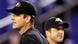 Die Brüder Jim und John Harbaugh stehen vor dem Spiel Baltimore gegen San Francisco im November 2011 auf dem Platz und schauen in verschiedene Richtungen (Foto: Rob Carr/Getty Images) Die Brüder Jim und John Harbaugh stehen vor dem Spiel Baltimore gegen San Francisco im November 2011 auf dem Platz und schauen in verschiedene Richtungen (Foto: Rob Carr/Getty Images)