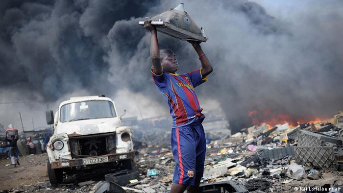 A young scavenger on a burning dumpsite Photo: Kai Löffelbein/UNICEF
