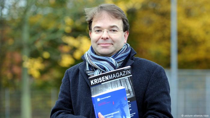 Der Krisenforscher Frank Roselieb, der Leiter des Instituts für Krisenforschung in Kiel (Foto: Carsten Rehder/dpa)
