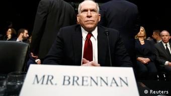Der neue CIA-Direktor John Brennan sitzt hinter seinem Namensschild (Foto: Photo: REUTERS/Jason Reed UNITED STATES)