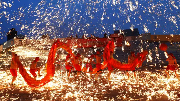 Dancers perform a fire dragon dance in a shower of molten iron which sparks like fireworks during a folk art performance to celebrate the Chinese Lunar New Year at an amusement park in Beijing February 10, 2013. The Lunar New Year, or Spring Festival, begun on February 10 and marked the start of the Year of the Snake, according to the Chinese zodiac. REUTERS/Kim Kyung-Hoon (CHINA - Tags: ANNIVERSARY SOCIETY TPX IMAGES OF THE DAY)