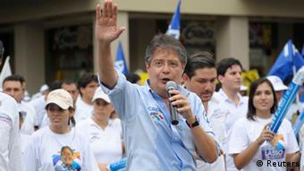 El banquero Guillermo Lasso, uno de los contrincantes de Correa.