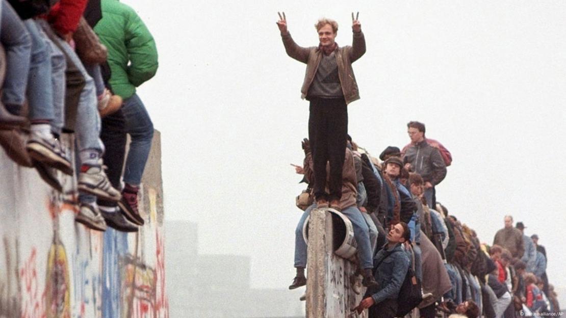 Queda do Muro  celebrada na Potsdamer Platz de Berlim (foto de 12/11/1989)