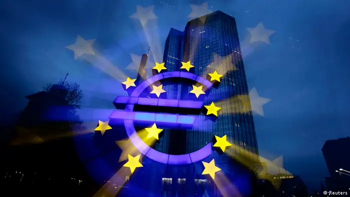 File picture shows a zoom-in image of the illuminated euro sign in front of the headquarters of the European Central Bank (ECB) in Frankfurt April 5, 2011. The euro tumbled to a three-week low against the dollar and plunged against the yen on February 14, 2013 after data painted a dismal picture of the euro zone's economy, raising the chances of European Central Bank monetary policy action. Picture taken April 5, 2011. REUTERS/Kai Pfaffenbach/File (GERMANY - Tags: BUSINESS)