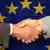 Рукопожатие на фоне флага ЕС