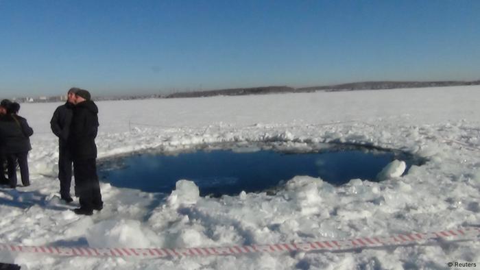 Meteoriteneinschlag am See Tschebarkul in Russland