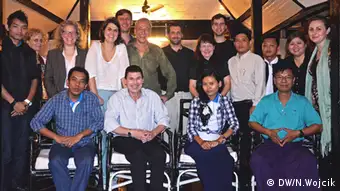 Im November 2012 nahmen sieben deutsche und sieben myanmarische Journalisten erstmalig an einem einwöchigen Mediendialog in Rangun teil (Foto: DW Akademie).