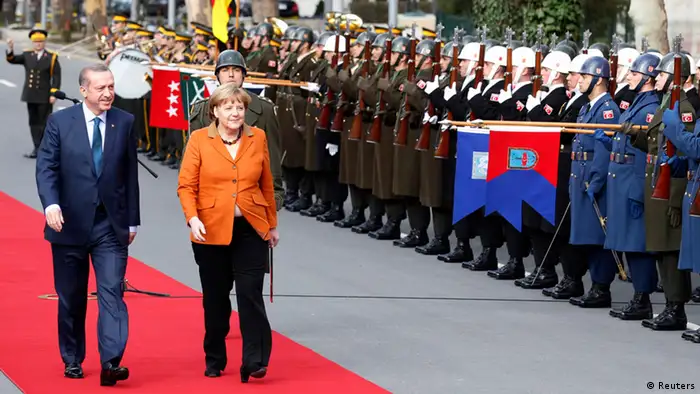 Turkey's Prime Minister Tayyip Erdogan and German Chancellor Angela Merkel review a guard of honour during a welcoming ceremony in Ankara February 25, 2013. REUTERS/Umit Bektas (TURKEY - Tags: POLITICS)