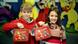 Kinder im Haribo Supermarket in Friesdorf Bonn Aufnahmedatum: 08.02.2013 Autor: Anna Macioł, DW zugeliefert von: Agniezka Rycicka ***ACHTUNG: das Bild darf nur in Zusammenhang mit dem Thema HARIBO verwendet werden*** Kinder im Haribo Supermarket in Friesdorf Bonn Aufnahmedatum: 08.02.2013 Autor: Anna Macioł, DW zugeliefert von: Agniezka Rycicka ***ACHTUNG: das Bild darf nur in Zusammenhang mit dem Thema HARIBO verwendet werden***