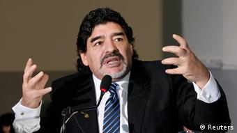 Maradona bei einer Presskonferenz 2013 in Neapel. Foto: Reuters