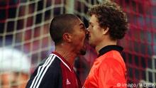 Giovane Elber screams at Jens Lehmann as their noses touch