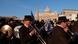 Papst Audienz: Bayerische Blaskapelle aus Traunstein spielt auf dem Peterplatz für den scheidenen Papst Benedikt XVI der aus Bayern stammt. Im Hintergrund der Petersdom. Aufgenommen am 27.02.2013 Peterplatz, Vatikan, Rom, Italien. (Foto: DW / Bernd Riegert) Papst Audienz: Bayerische Blaskapelle aus Traunstein spielt auf dem Peterplatz für den scheidenen Papst Benedikt XVI der aus Bayern stammt. Im Hintergrund der Petersdom. Aufgenommen am 27.02.2013 Peterplatz, Vatikan, Rom, Italien. (Foto: DW / Bernd Riegert)