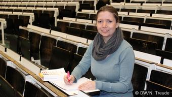 Jura-Studentin Kerstin Hammes in einem Hörsaal der Universität zu Köln (Foto: DW/Nina Treude)