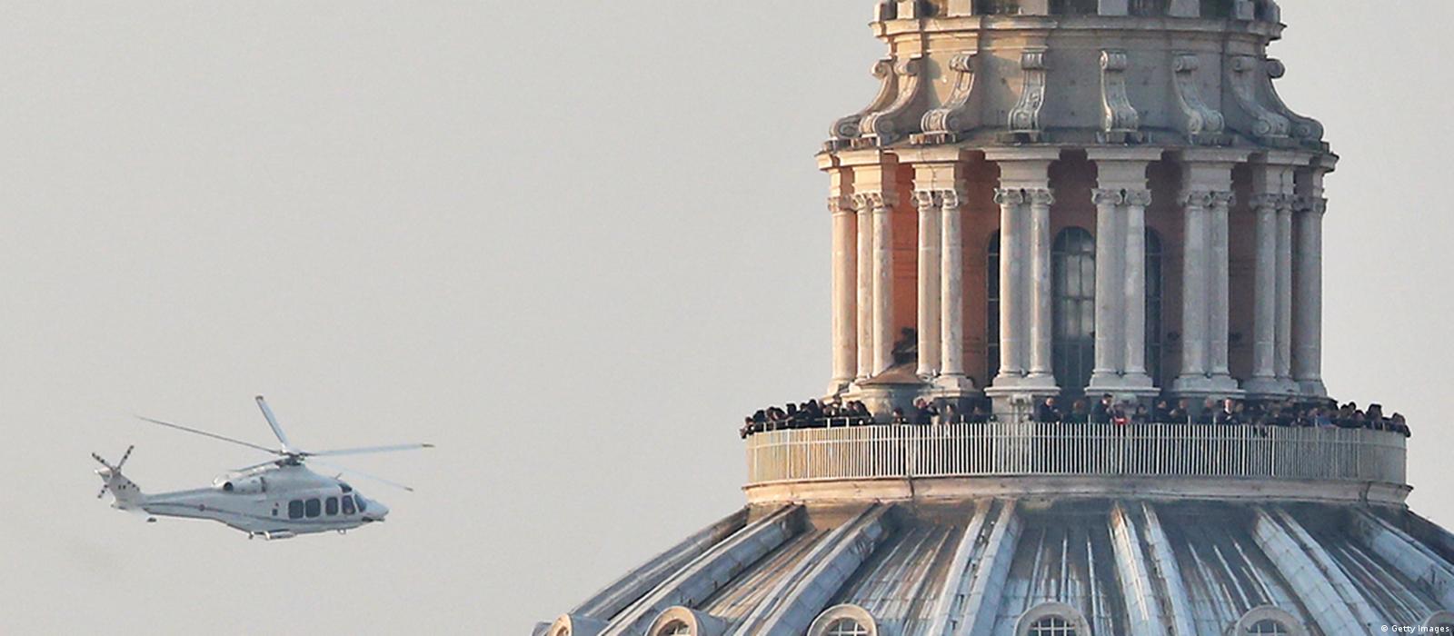 教皇本笃十六世告别梵蒂冈– DW – 2013年2月28日