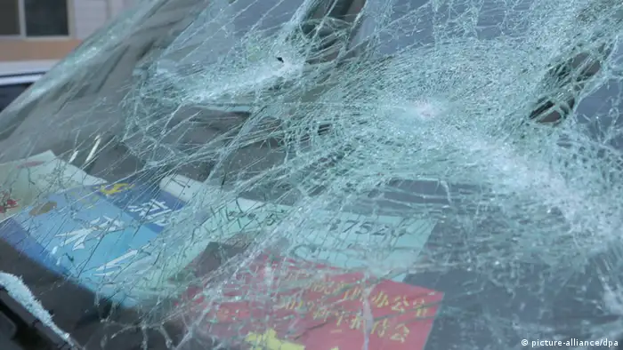 2013年3月1日德国电视一台的采访车在河北被砸