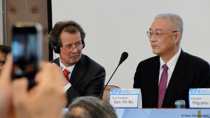 Professor Manfred Nowak und Taiwans Vizepräsident Wu Den-Yih (Foto: Klaus Bardenhagen)