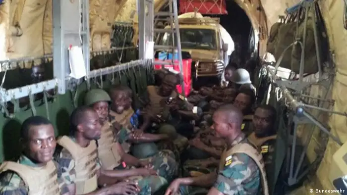 Togolesische Soldaten in Transall nach Bamako. © Bundeswehr Quelle: http://www.flickr.com/search/?w=46257718@N02&q=mali