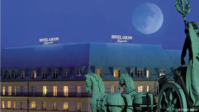 Das Hotel Adlon im Mondschein, Foto: Hotel Adlon