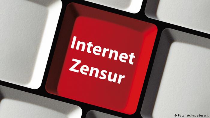 Ein Symbolbild zeigt eine Taste einer Computertastatur, auf der Internet Zensur zu lesen ist