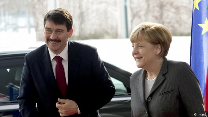 Merkel und Áder in Berlin (Foto: dpa)