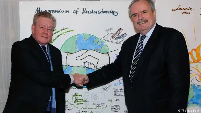 Hans-Jürgen Beerfeltz, state secretary BMZ, and Erik Bettermann, Director General DW, after having signed a memorandum of understanding for cooperating more closely on journalism training in developing countries. 11.03.2013. Photo: DW Akademie/ Thomas Ecke.