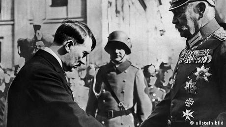 Chancellor Hitler officially takes power from President Hindenburg (Photo: ullstein bild)